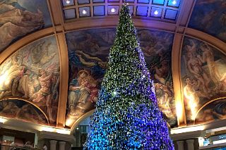 20 Swarovski Christmas Tree And Ceiling Frescoes Galeria Pacifico Shopping Center Retiro Buenos Aires.jpg